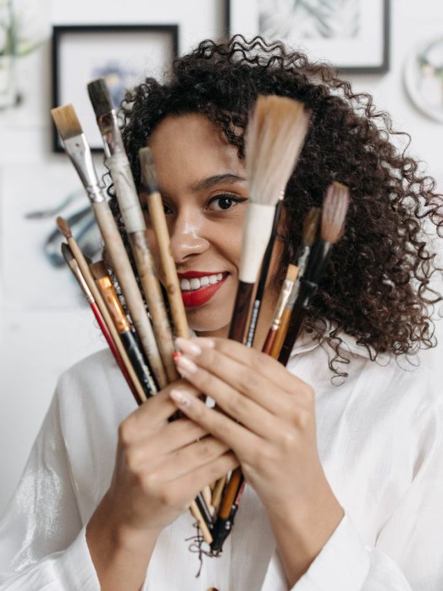Different discount makeup brushes