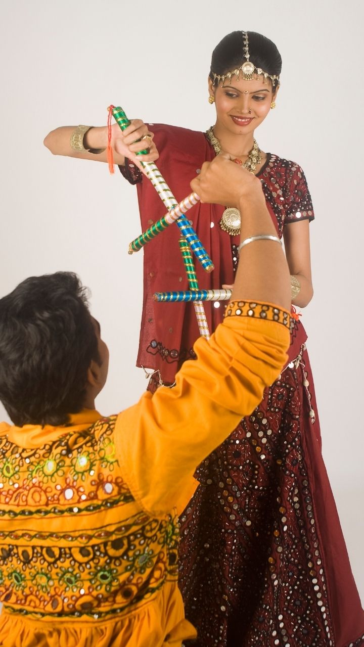 8 Must-Have Dandiya Dance Costumes And Accessories - Tradeindia