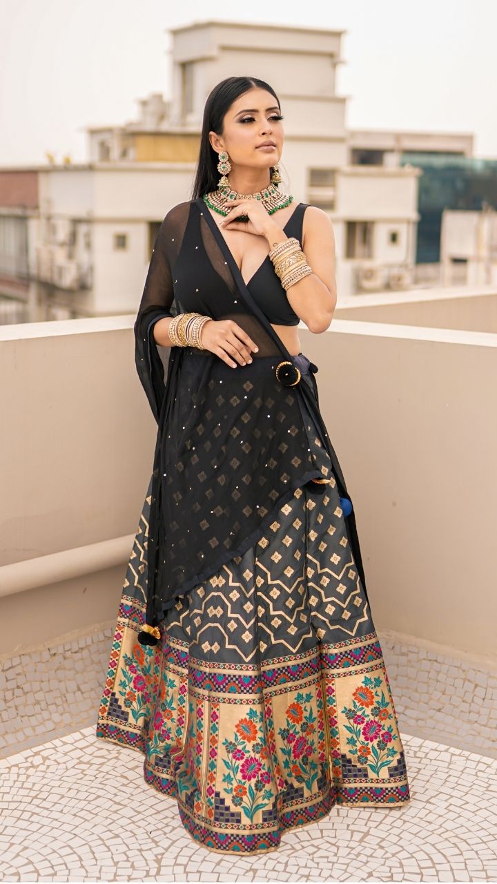 8 Traditional Outfit Ideas For Women In Festive Season - Tradeindia