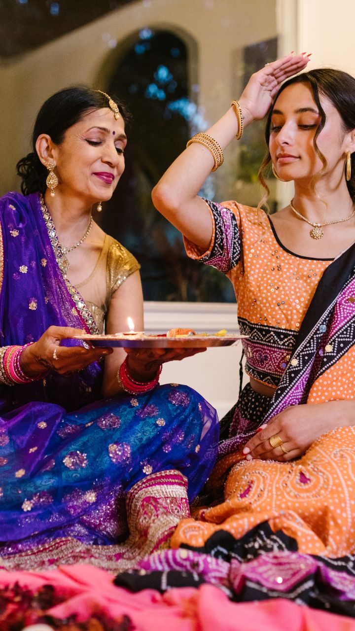 Diwali Photo Poses For Girls | Diwali Photography Ideas For Girls |  Photoshoot Ideas For Diwali - YouTube